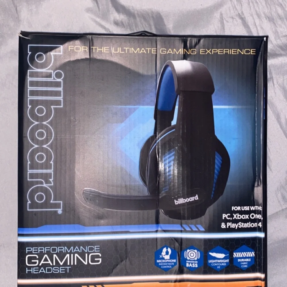 Billboard gaming headset